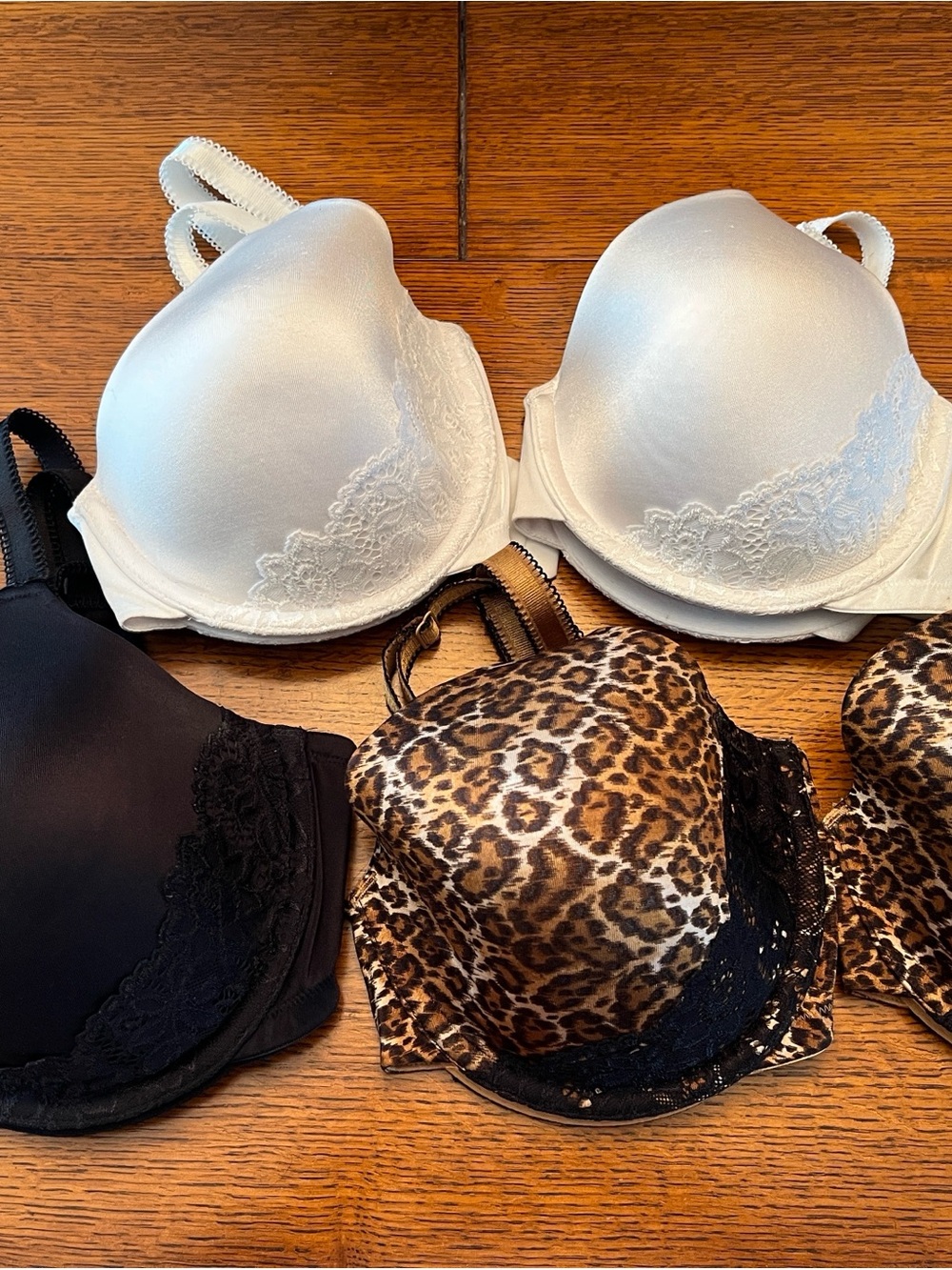 Women’s OLGA 35163 Lace Trim T-Shirt Bra - Black, White & Leopard, size 36DD